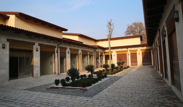 6 ŞUBAT DEPREMLERİNİN ÜÇÜNCÜ YILI - Hatay'da yeniden inşa edilen Uzun Çarşı'daki iş yerlerinin teslimi nisanda başlayacak