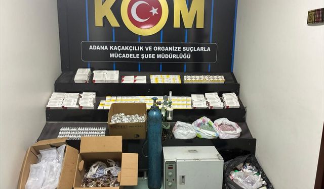 Adana'da yetkisiz işlem yapılan sağlık kabininde 8 bin 180 ilaç ele geçirildi