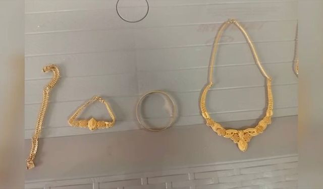 Antalya'da kendilerini MİT görevlisi olarak tanıtıp dolandırıcılık yaptıkları öne sürülen 3 zanlı tutuklandı