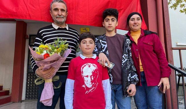 Antalya'da lösemiyi yenen çocuk için gökyüzüne balonlar bırakıldı