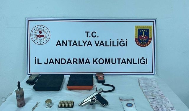 Antalya'da uyuşturucu operasyonunda 3 şüpheli yakalandı