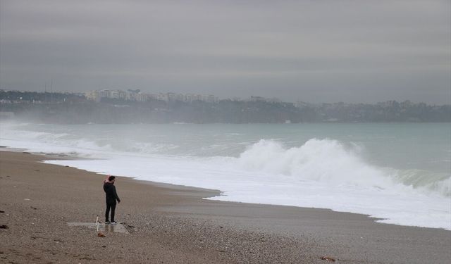 GÜNCELLEME - Antalya'da kuvvetli sağanak hayatı olumsuz etkiliyor