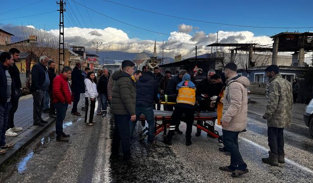 Hatay'da minibüsle çarpışan motosikletin sürücüsü yaralandı