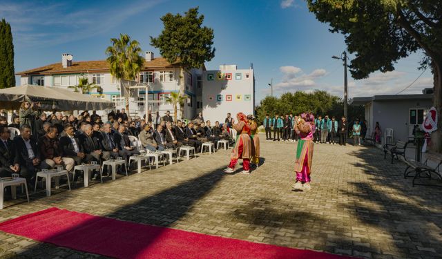 Manavgat'taki bir okula hayırsever desteğiyle kütüphane yapıldı