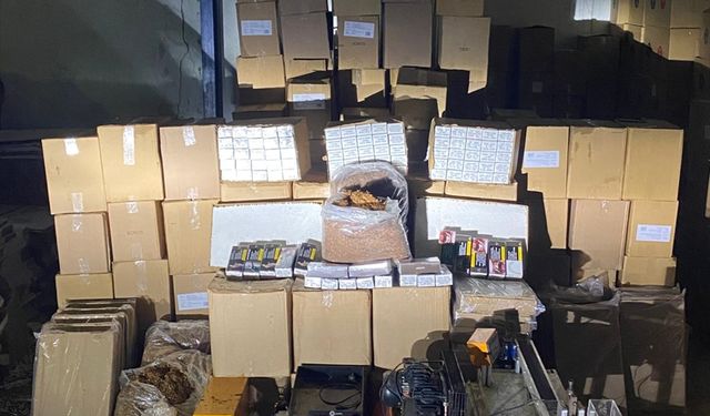 Mersin'de kaçak 2 milyon 10 bin makaron ve 227 kilogram nargile tütünü ele geçirildi
