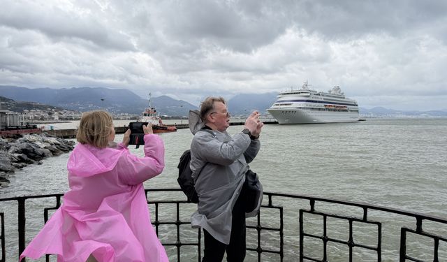 Alanya'ya yılın ilk kruvaziyeri geldi