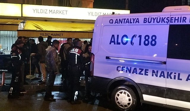 Antalya'da market sahibi ile müşterinin silahlı kavgasında 1 kişi öldü