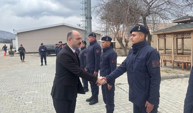 Doğanşehir Kaymakamı Sungur, görev başındaki polis ve jandarmayı ziyaret etti