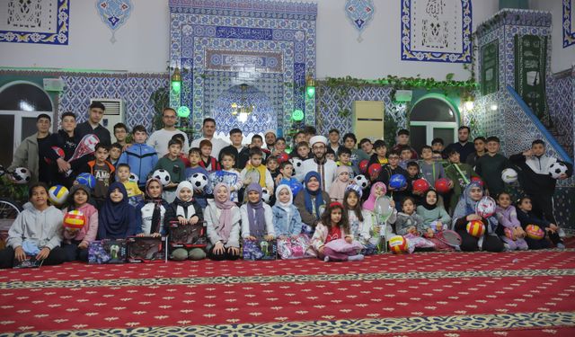 Mersin'de 'Camide çocuk sesi, ramazan neşesi' projesi kapsamında 250 çocuğa ödül verildi