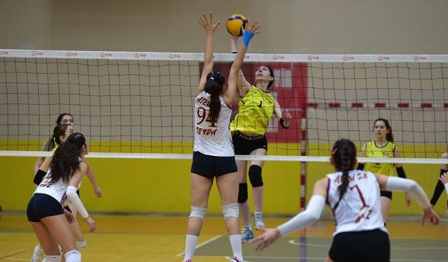 Kadınlar Bölgesel Lig voleybol final müsabakaları Osmaniye'de başladı