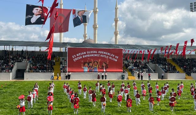 Kumluca'da 23 Nisan Ulusal Egemenlik ve Çocuk Bayramı kutlandı