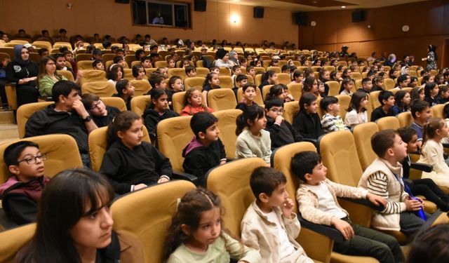 Malatya'da' İbiş'in Uzay Macerası' tiyatro oyunu sahnelendi