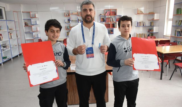 Malatya'da ortaokul öğrencileri elektrikli araç bataryalarının yanmasını önleyecek proje geliştirdi