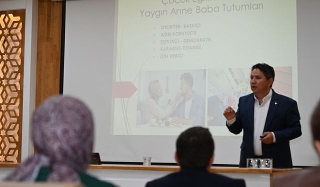Türkoğlu Belediyesinden dev etkinlik; Ailede çocuklar nasıl yetiştirilmeli?