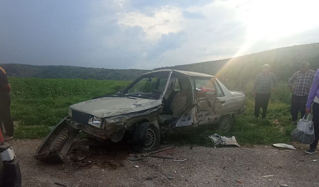 Adana'da 2 otomobilin çarpıştığı kazada 7 kişi yaralandı