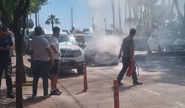 Alanya'da seyir halindeki otomobil yandı