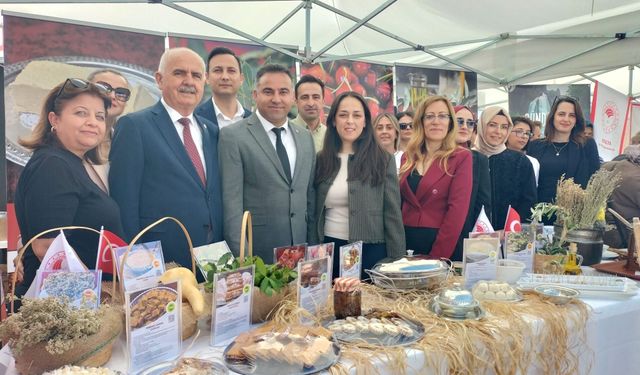 Antalya'daki Robot Yarışması'nda Manavgat'ın coğrafi işaretli ürünleri tanıtıldı