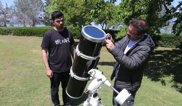 Bilim Olimpiyatları'nda ödül kazanan liseli Deniz Batu astronomi ve astrofizikte ilerlemek istiyor
