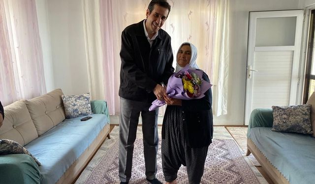 Bozyazı Kaymakamı Tuncay Topsakaloğlu'dan şehit annesine ziyaret