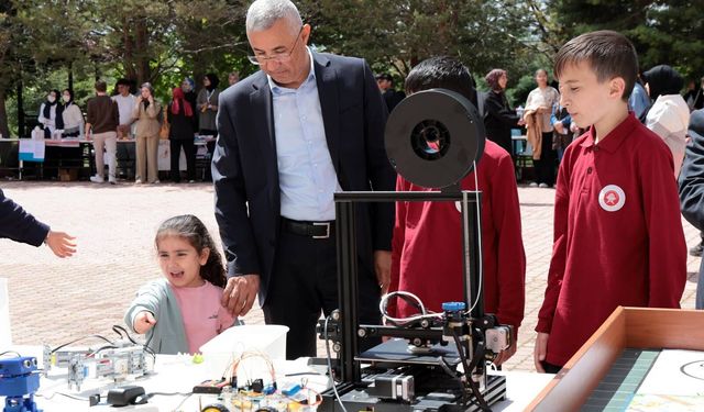 Darende'de Hacı Naciye Ateş Anadolu Lisesi'nde bilim şenliği düzenlendi
