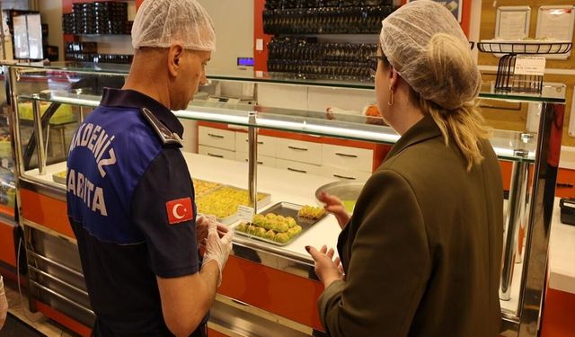 Mersin'de Kurban Bayramı öncesi tatlıcılar denetlendi