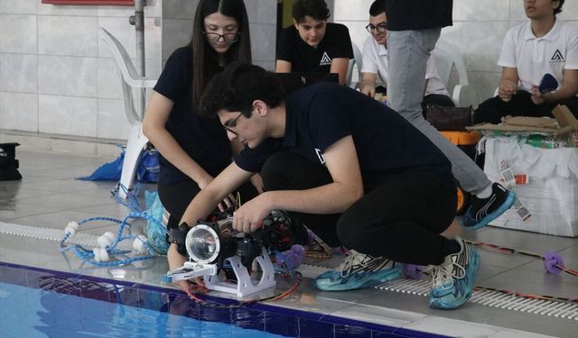 Su altı aracı tasarlayan öğrenciler Kanada'daki dünya finalinde yarışacak