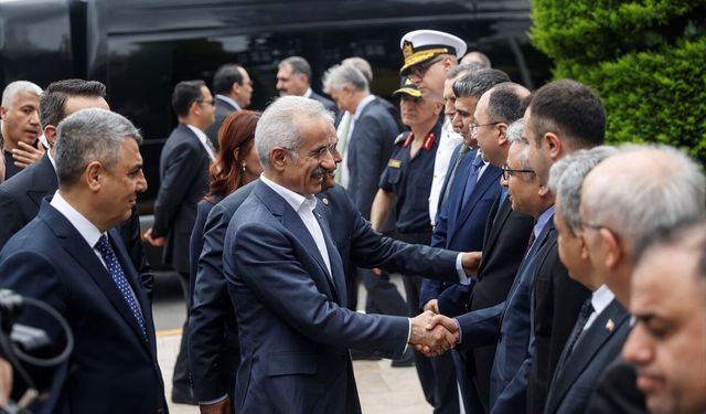 Ulaştırma ve Altyapı Bakanı Uraloğlu, AK Parti Mersin İl Başkanlığını ziyaretinde konuştu: