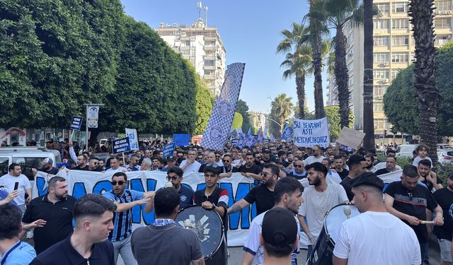 Adana Demirspor taraftarlarından 'Yaşasın Demirspor' yürüyüşü