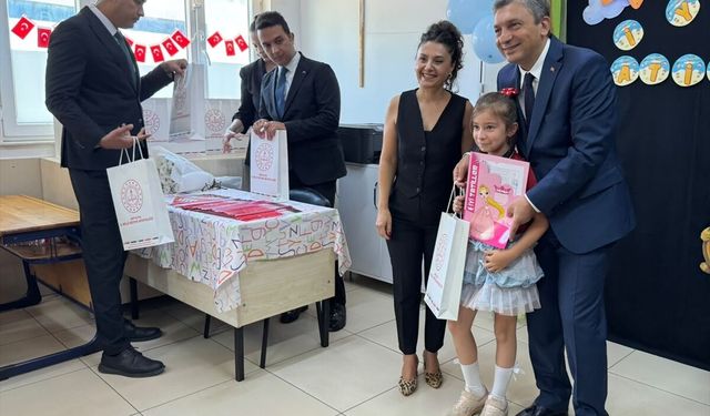 Antalya, Muğla, Isparta ve Burdur'da öğrenciler karnelerini aldı