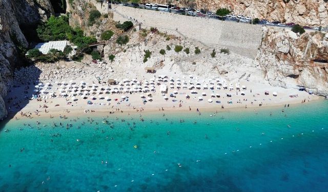 Antalya'daki Kaputaş Plajı'nda 'Dumansız Sahil' uygulaması başladı