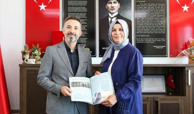 Finikeli öğretmenin yazısı ÖğretmenİZ Dergisi'nde yayımlandı