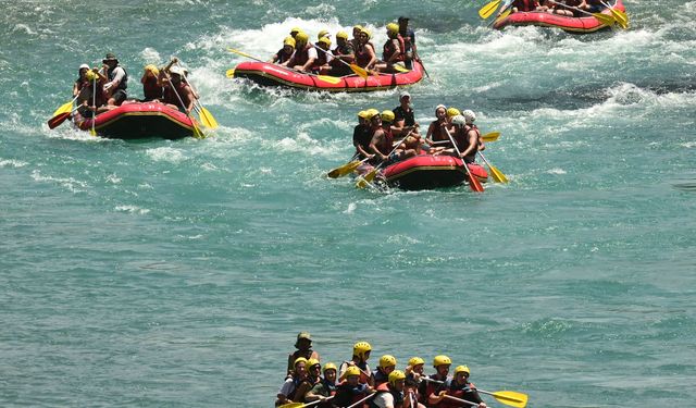 Köprülü Kanyon'da rafting, turizmin yanı sıra istihdamı da büyütüyor