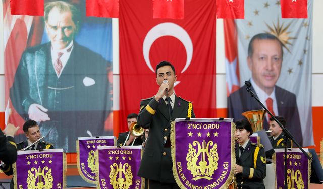 Malatya 2. Ordu Bölge Bando Komutanlığı Darende'de konser verdi