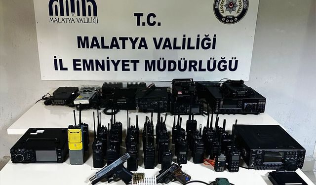 Malatya'da emniyetin frekanslarını dinledikleri iddia edilen 6 kişi yakalandı