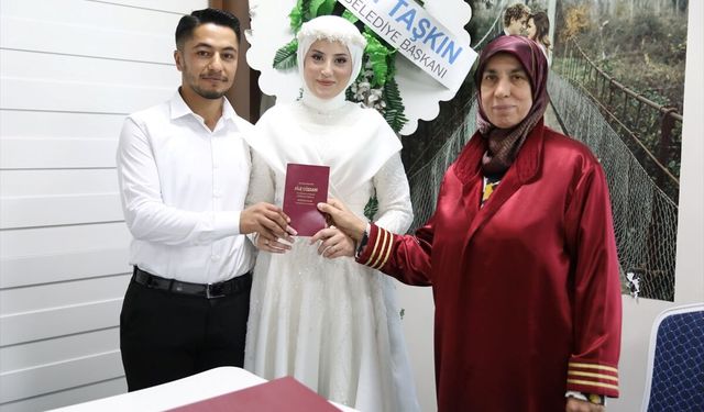 Malatya'da nikah dairesinde '26.06.2026' yoğunluğu yaşandı