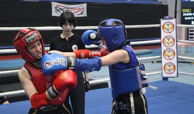 Adana'da Türkiye Gençler Muaythai Şampiyonası başladı
