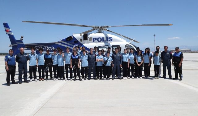 Antalya'da ÇOGEP kapsamında öğrencilere havacılık tanıtıldı