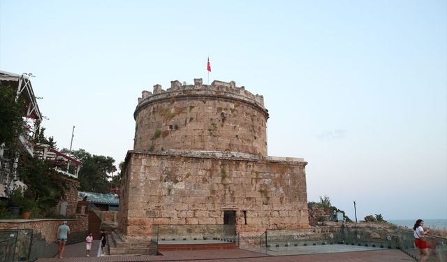 Antalya'da tarihi Hıdırlık Kulesi, arkeolojik kazı çalışmalarının tamamlanmasıyla ziyarete açıldı