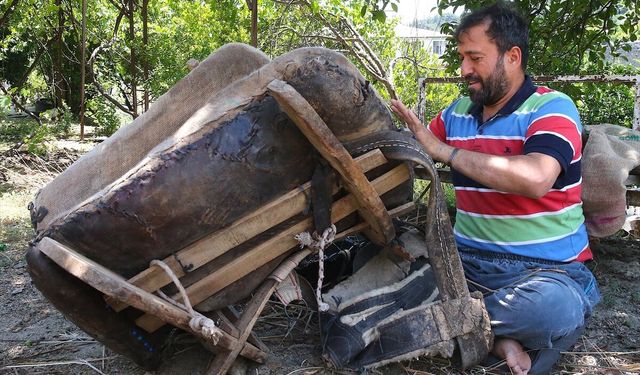 Ata mesleği semerciliği prefabrik atölyesinde sürdürüyor