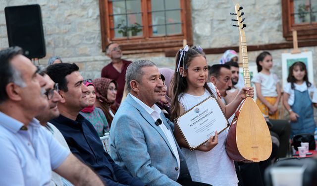 Darende Belediyesi Sanat ve Eğitim Atölyesi kursiyerleri sertifikalarını aldı
