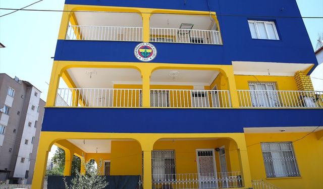 Fenerbahçeli aile, sarı-lacivert sevgisini apartmanlarına yansıttı