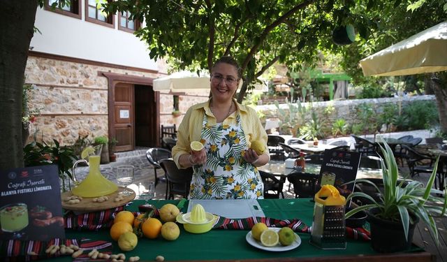 Fıstıkla servis edilen Alanya limonatası gastronomi mirasını yaşatıyor