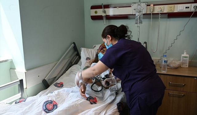 İşitme engelli kadın, kadavradan yapılan böbrek nakliyle diyalizden kurtuldu