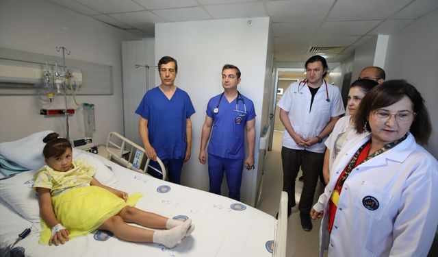 Kırgızistanlı çocuk Akdeniz Üniversitesi Hastanesi'nde sağlığına kavuştu