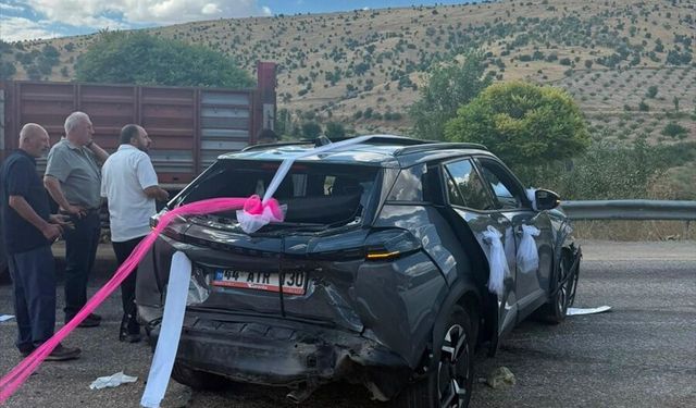 Malatya'da düğün konvoyunda meydana gelen kazada 4 kişi yaralandı