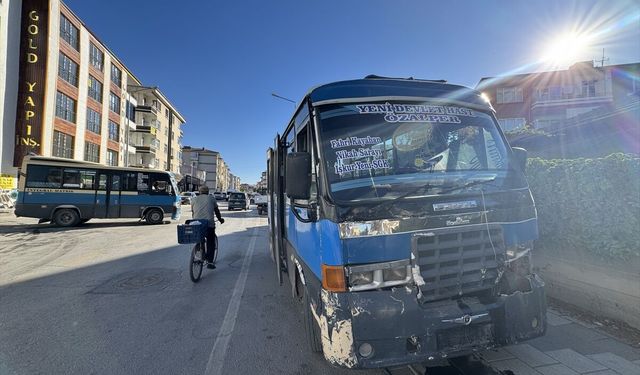 Malatya'da meydana gelen zincirleme kazada 10 kişi yaralandı