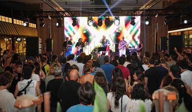 QNB Terminal Kadıköy'de 7DE7'nin birinci yılı Yaz Konserleri Serisi ile kutlandı