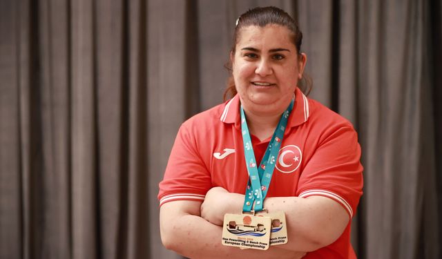 Sakatlıktan döndü, Avrupa Şampiyonası'nda 4 dünya rekoru kırıp 2 altın madalya kazandı
