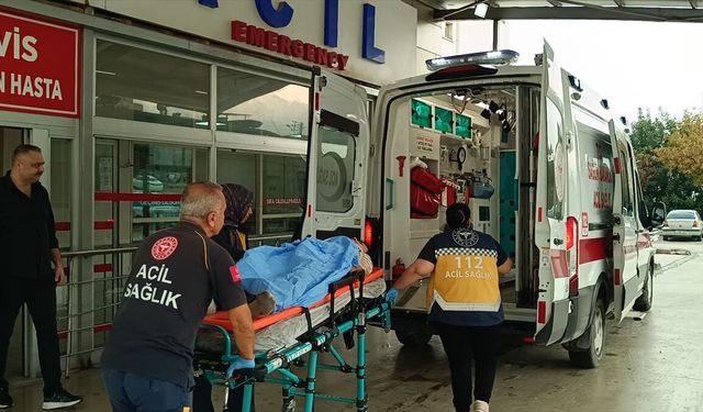 Adana'da otomobille çarpışan motosiklet sürücüsü yaralandı