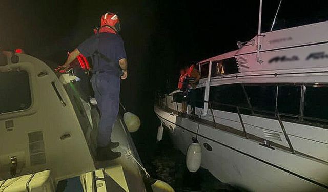 Antalya'da su alan teknedeki 4 kişi kurtarıldı